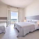 Hotel Ambasciatori Beach Front Breakfast E Brunch Xxl Fino Alle 12 30 ホテル 3*