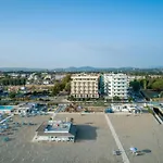 ホテル Hotel Ambasciatori Beach Front Breakfast E Brunch Xxl Fino Alle 12 30 3*