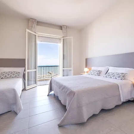 Ambasciatori - Front -breakfast Xxl & Brunch Until 12 30pm Hotel 3*