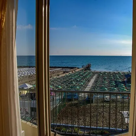 Hotel Ambasciatori Front Breakfast E Brunch Xxl Fino Alle 12 30 Misano Adriatico