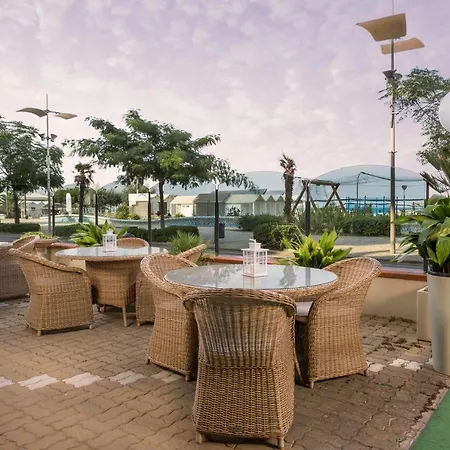 Hotel Ambasciatori Beach Front Breakfast E Brunch Xxl Fino Alle 12 30 Misano Adriatico