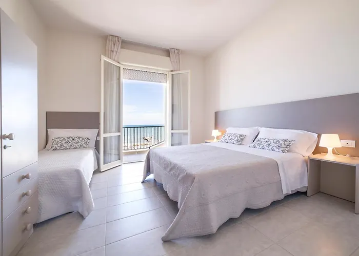 Ambasciatori - Front -breakfast Xxl & Brunch Until 12 30pm Hotel 3*