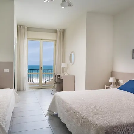 Hotel Ambasciatori Beach Front Breakfast E Brunch Xxl Fino Alle 12 30 3*