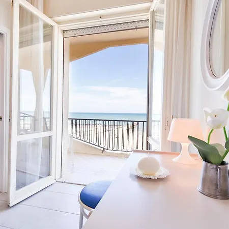 Ambasciatori - Front -breakfast Xxl & Brunch Until 12 30pm ホテル