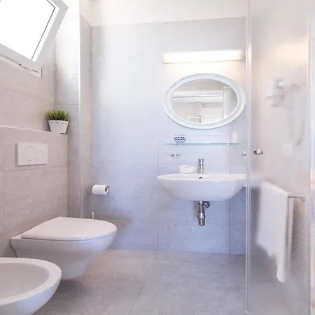 Ambasciatori - Front -breakfast Xxl & Brunch Until 12 30pm فندق ميسانو ادرياتيكو