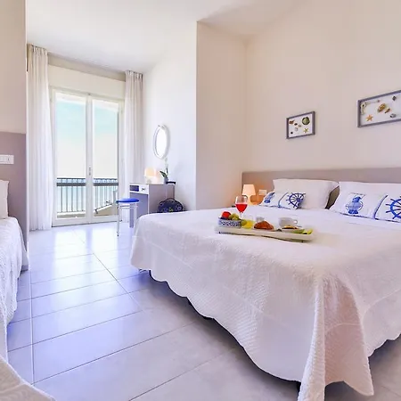 Ambasciatori - Front -breakfast Xxl & Brunch Until 12 30pm 3* ミザーノ・アドリアーティコ