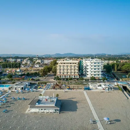 Hotel Hotel Ambasciatori Beach Front Breakfast E Brunch Xxl Fino Alle 12 30 3*