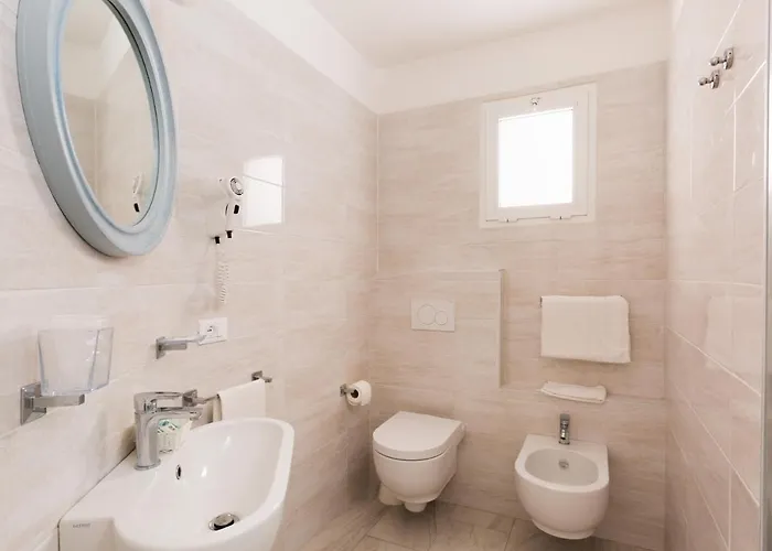 Ambasciatori - Davanti A Noi Solo Il Mare