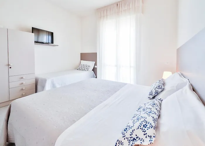 Ambasciatori - Davanti A Noi Solo Il Mare Hotel