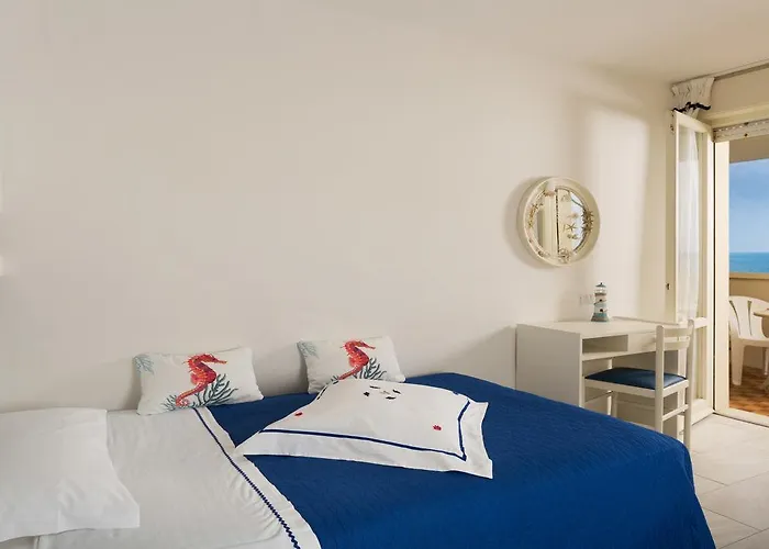 Hotel Ambasciatori - Davanti A Noi Solo Il Mare