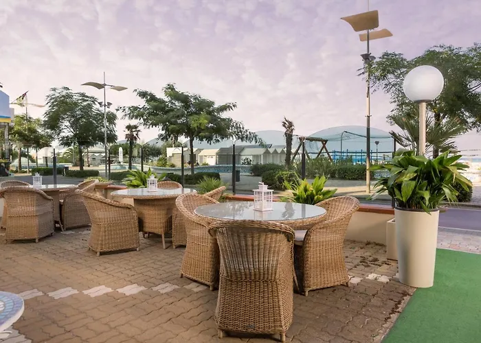 Ambasciatori - Front -breakfast Xxl & Brunch Until 12 30pm ميسانو ادرياتيكو