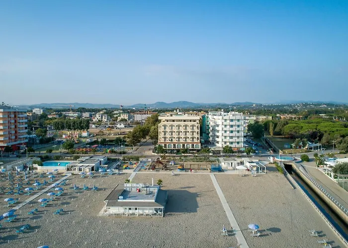 Hotel Ambasciatori - Davanti A Noi Solo Il Mare 3*