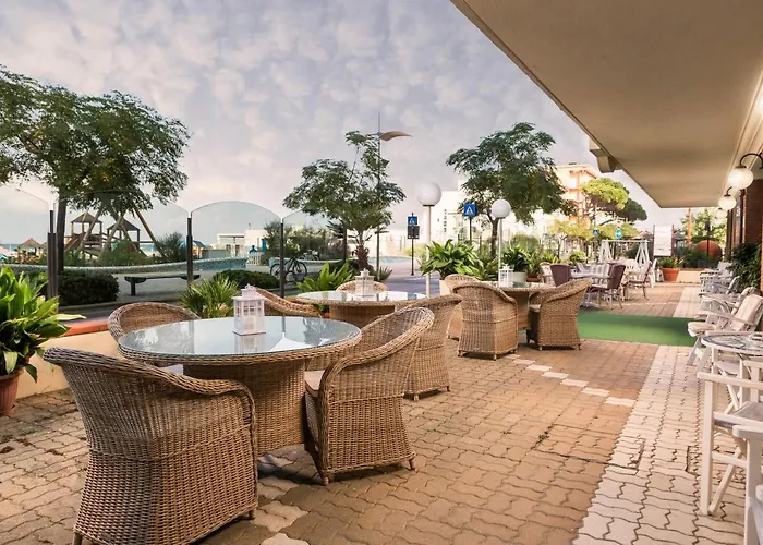 Ambasciatori - Davanti A Noi Solo Il Mare